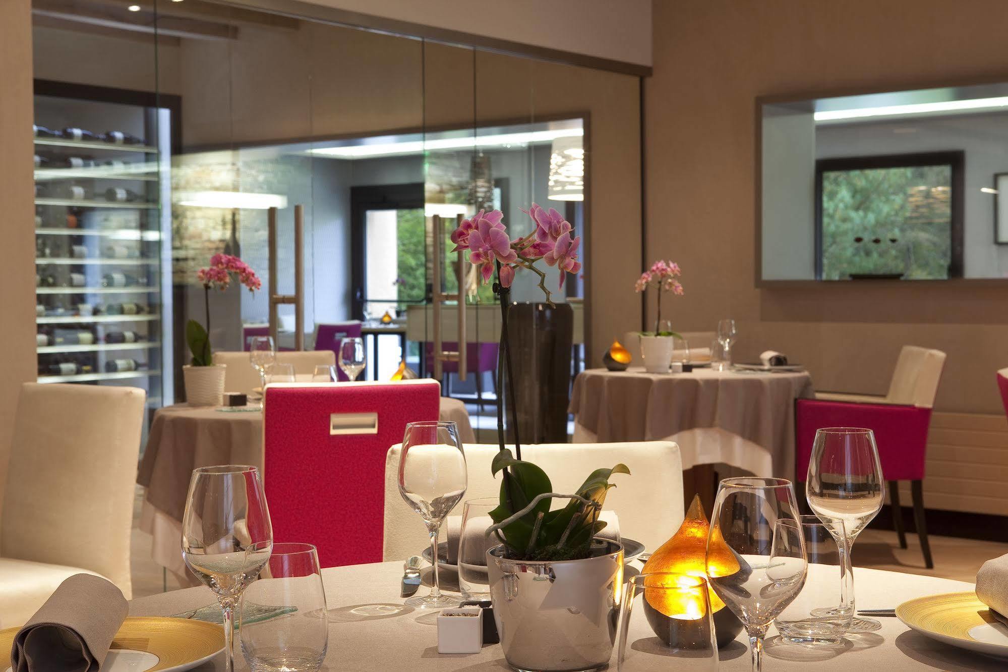 L'Aubiniere Hotel Restaurant & Spa Saint-Ouen-les-Vignes Exterior foto